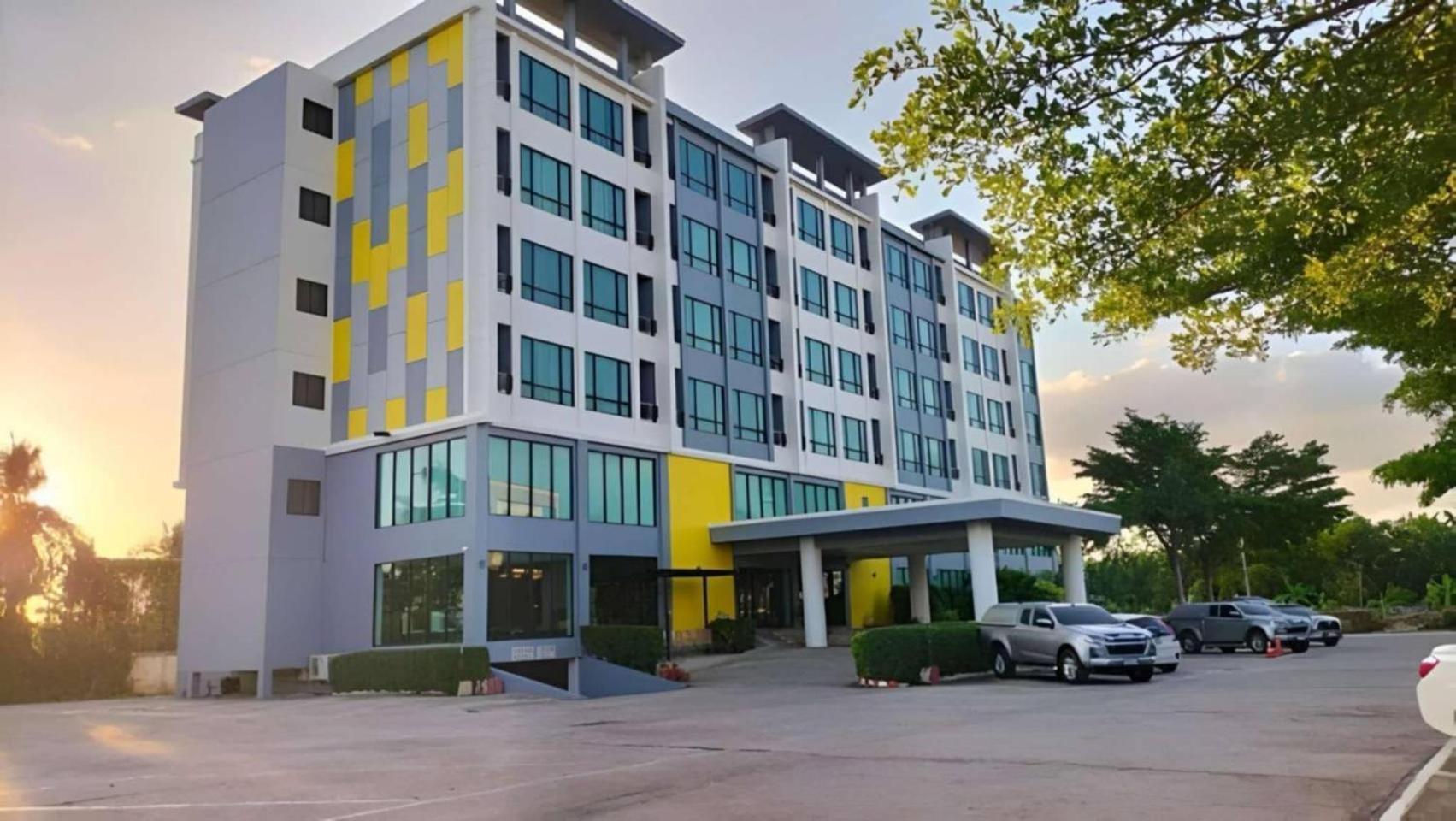 S Tara Grand Hotel Surat Thani Eksteriør billede