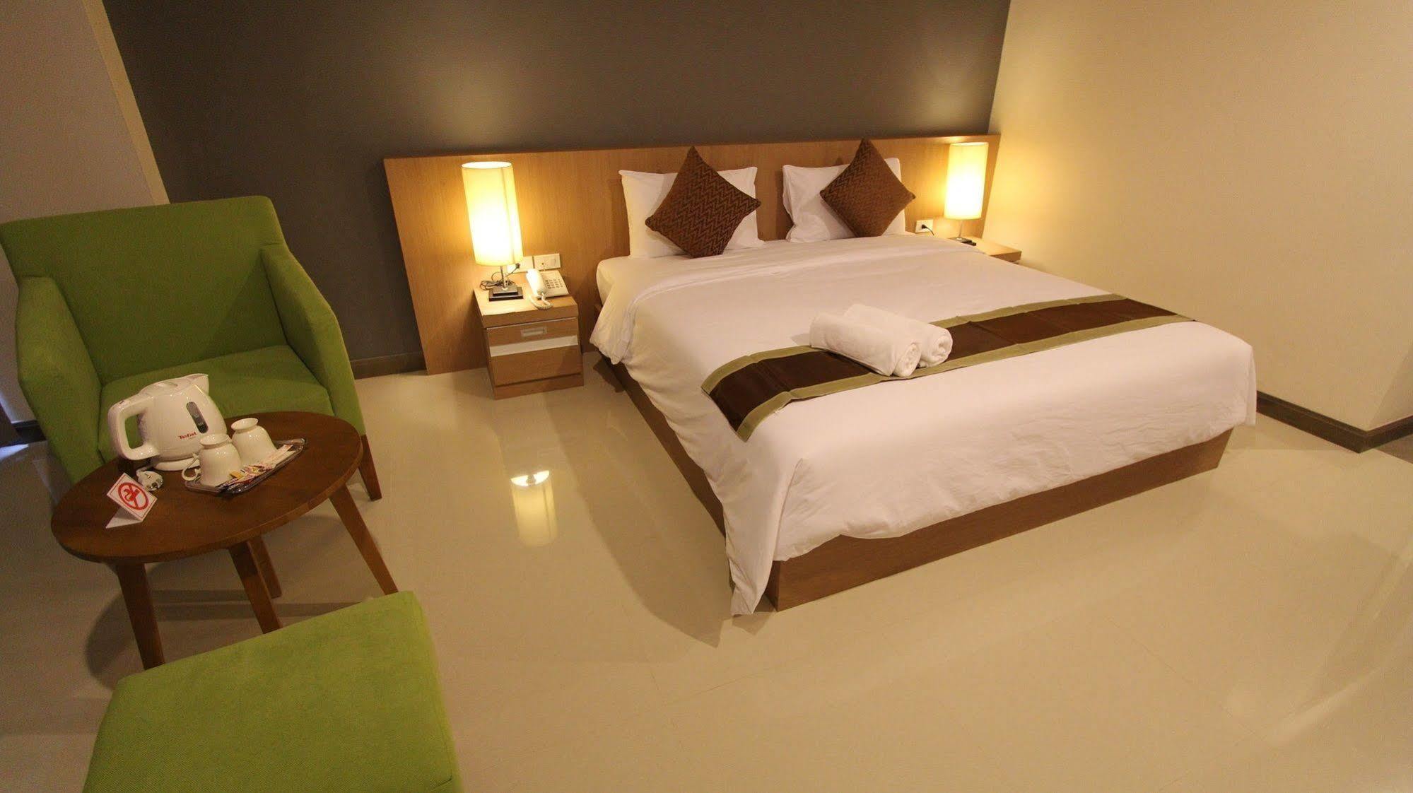 S Tara Grand Hotel Surat Thani Eksteriør billede